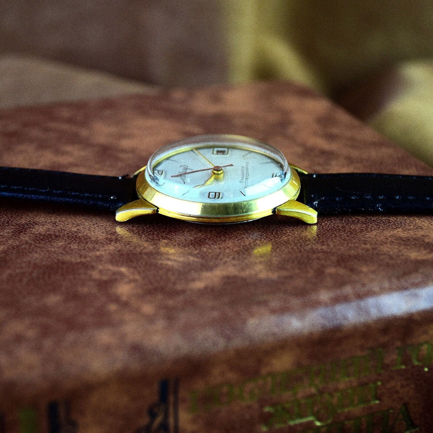 Soviet Wristwatch VOSTOK MIR Mens Mechanical Vintage Watch Beige Dial 18 Jewels