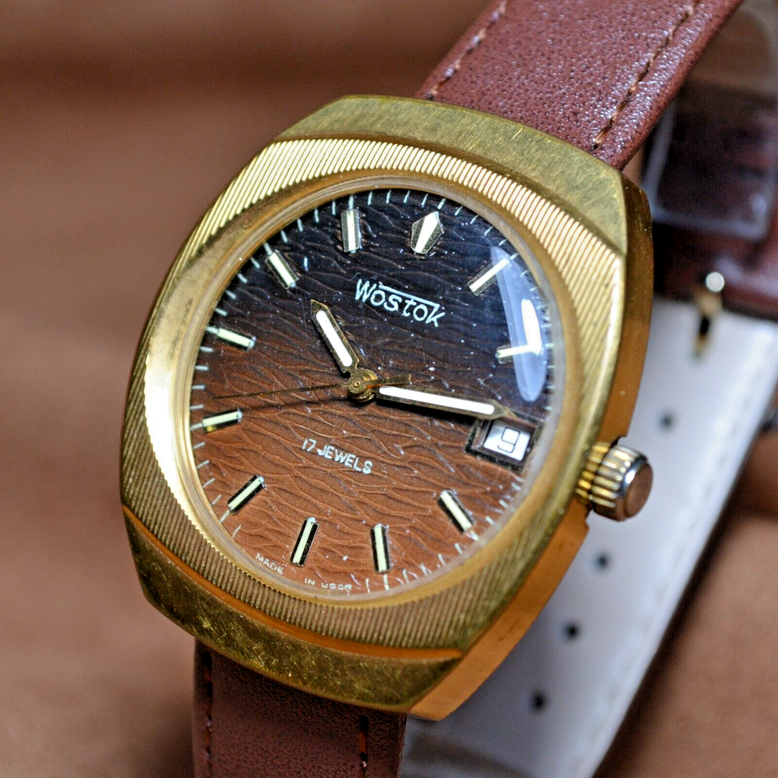 Soviet Wristwatch VOSTOK Original Mechanical MENS Watch Vintage 17 Jewels AU 10