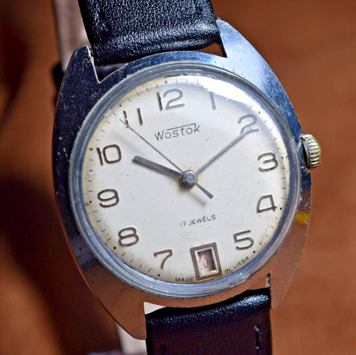 Soviet Wristwatch VOSTOK Mechanical Mens Vintage Watch Beige Dial USSR ERA