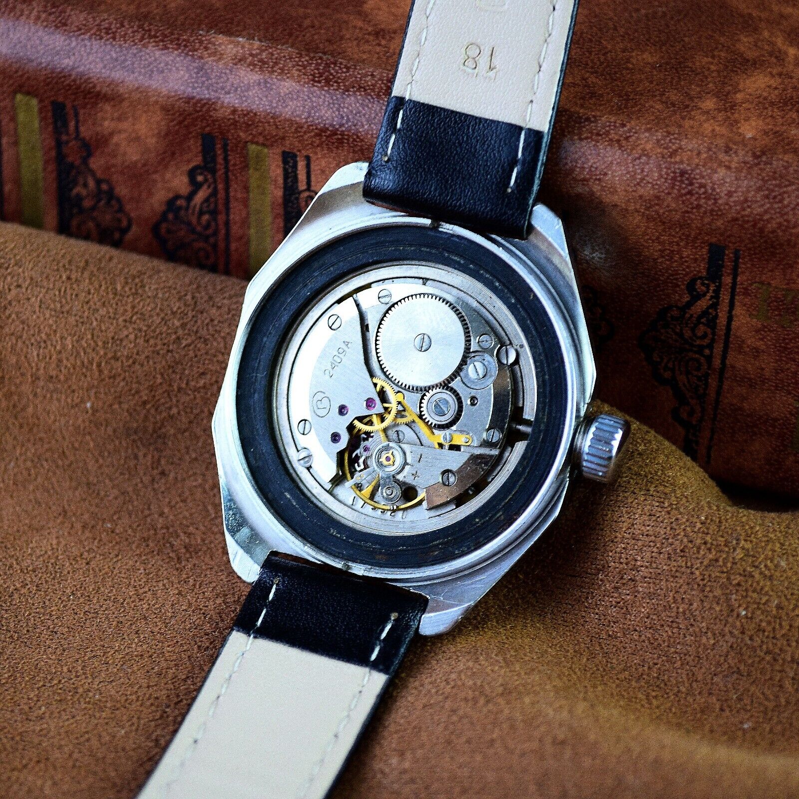 Soviet Wristwatch VOSTOK AMPHIBIAN Diver 200M VINTAGE WATCH White Dial Watch