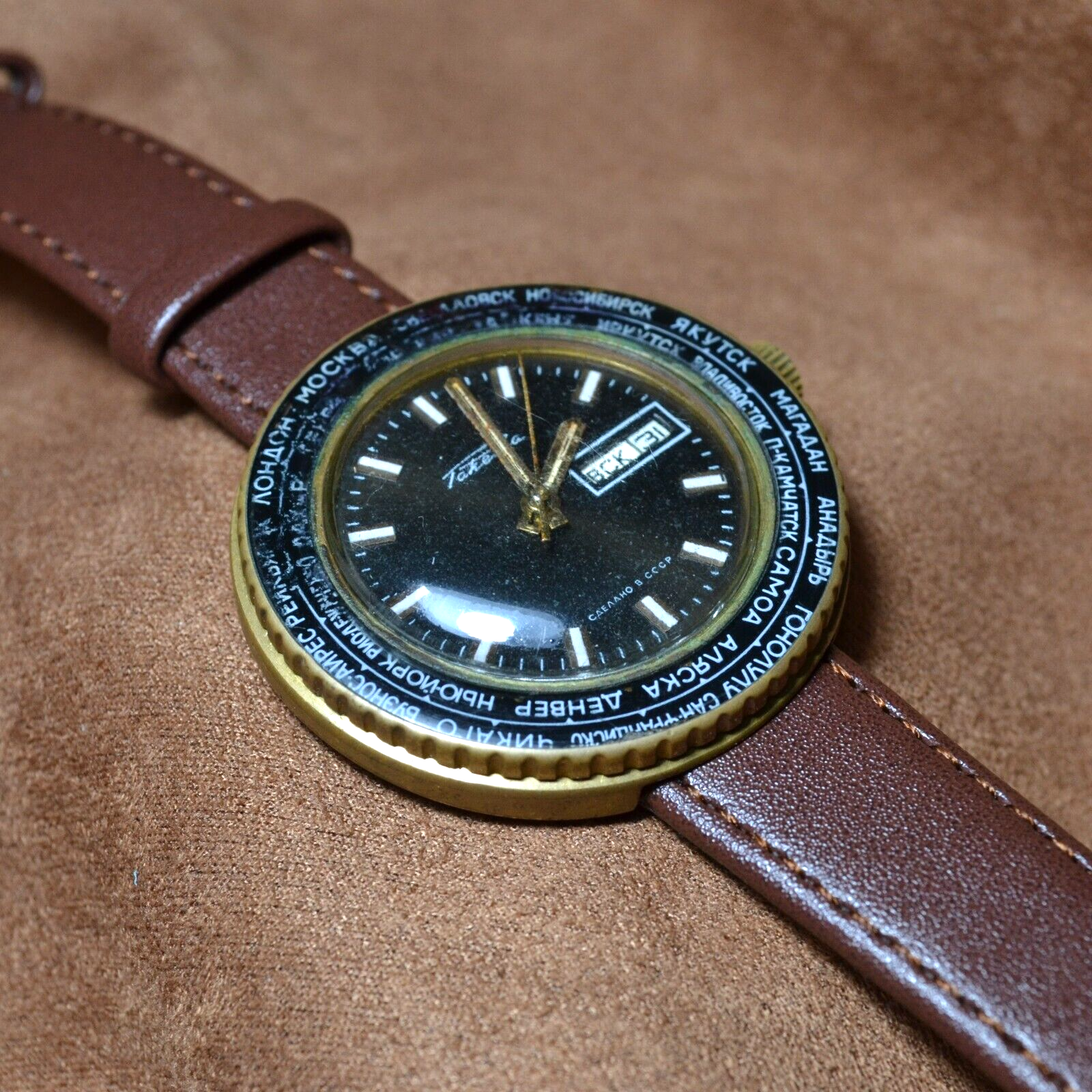 Vintage watch Raketa Cities World Time Zones Rotary Bezel Watch USSR 2628H