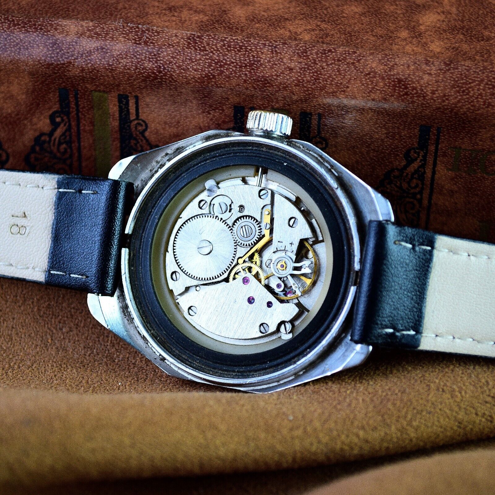 Soviet Wristwatch VOSTOK AMPHIBIAN Diver 200M VINTAGE WATCH Gold Dial Watch