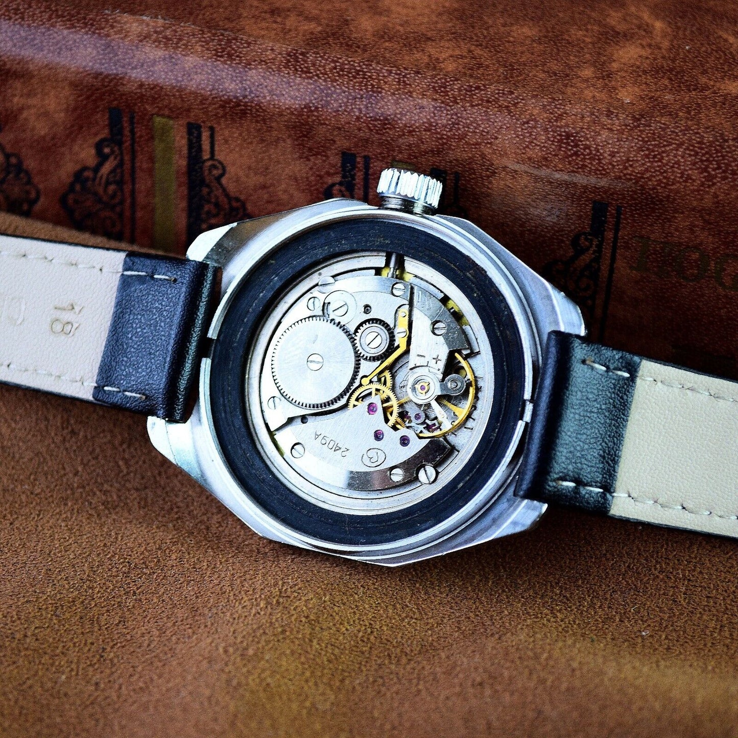 Soviet Wristwatch VOSTOK AMPHIBIAN Diver 200M VINTAGE WATCH White Dial Watch
