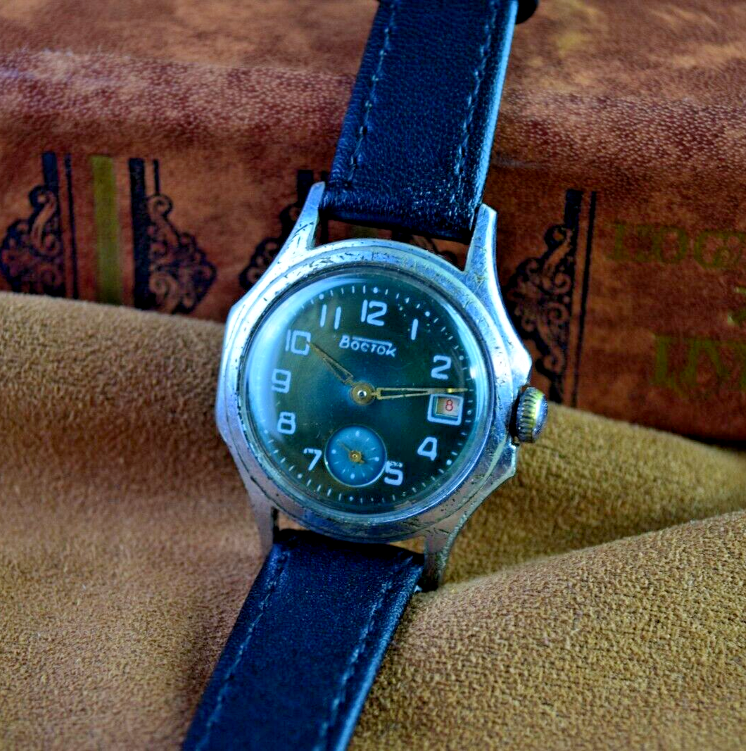 Soviet Wristwatch VOSTOK Mens Mechanical Vintage Watch Green Dial Montre Homme