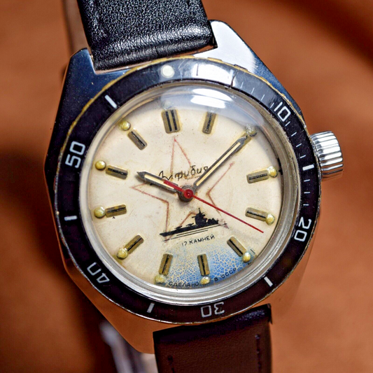 Soviet Wristwatch VOSTOK AMPHIBIAN Diver 200M VINTAGE WATCH Beige Dial USSR