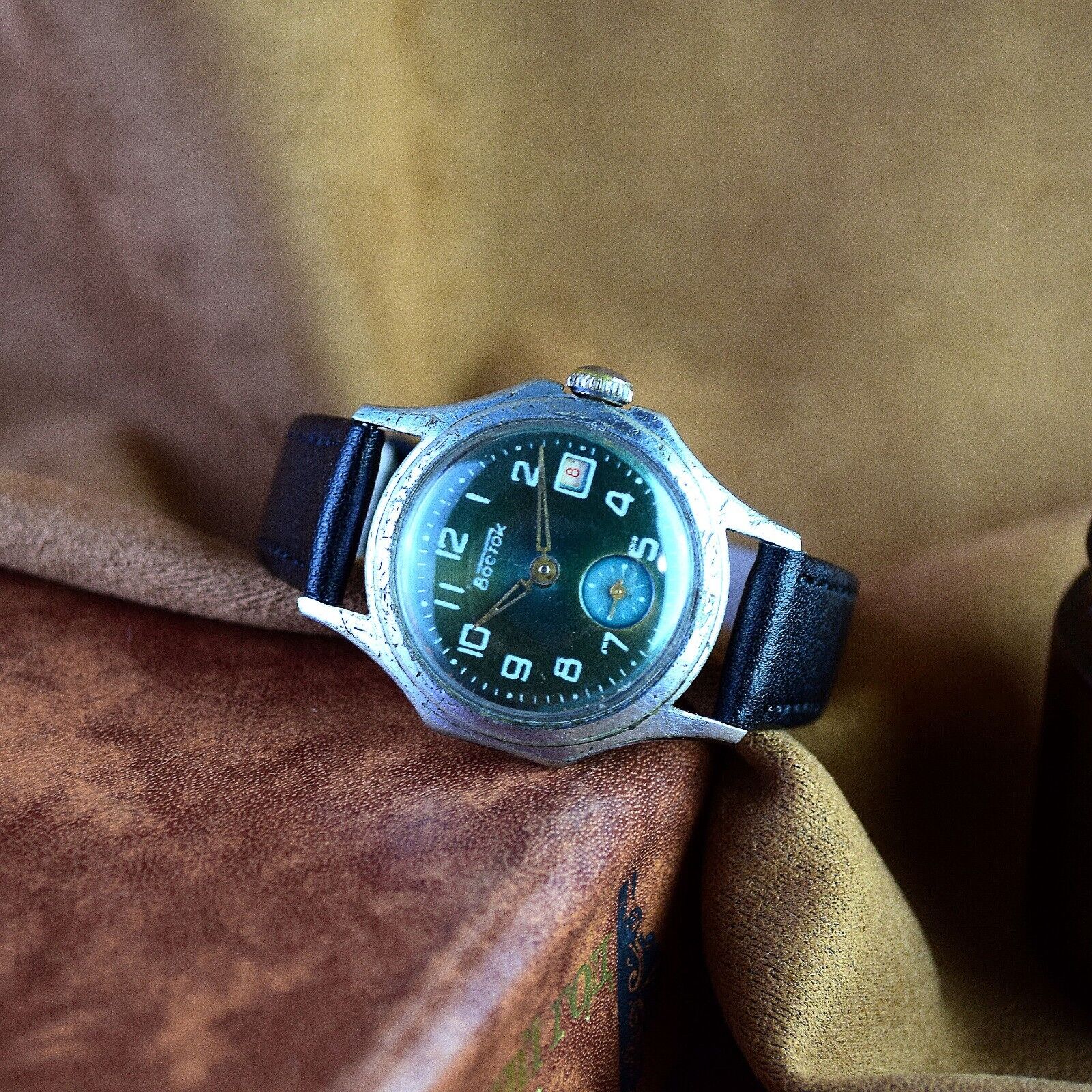 Soviet Wristwatch VOSTOK Mens Mechanical Vintage Watch Green Dial Montre Homme