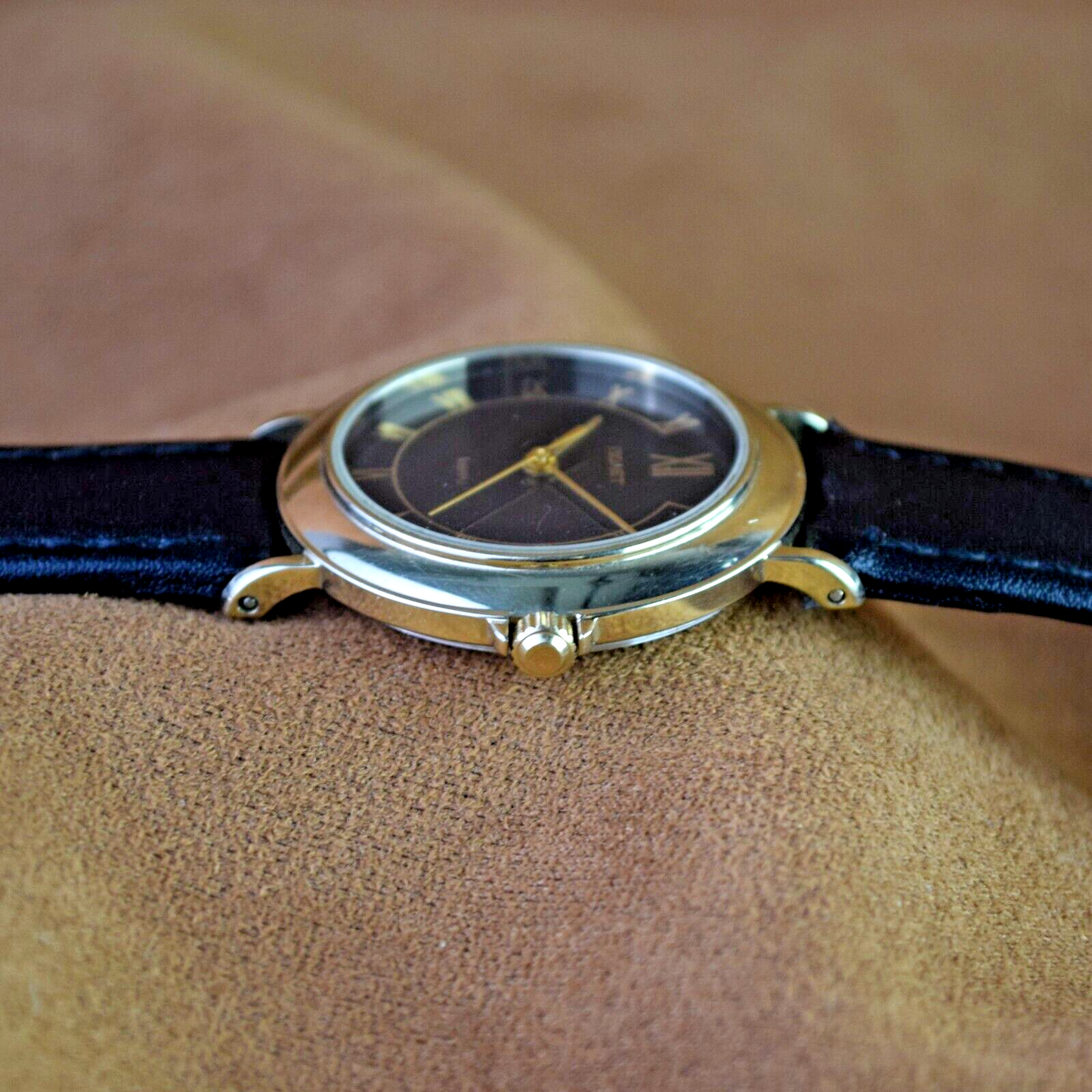 Soviet Wristwatch POLJOT 17 Jewels Quartz Mens Watch Black Dial USSR Vintage